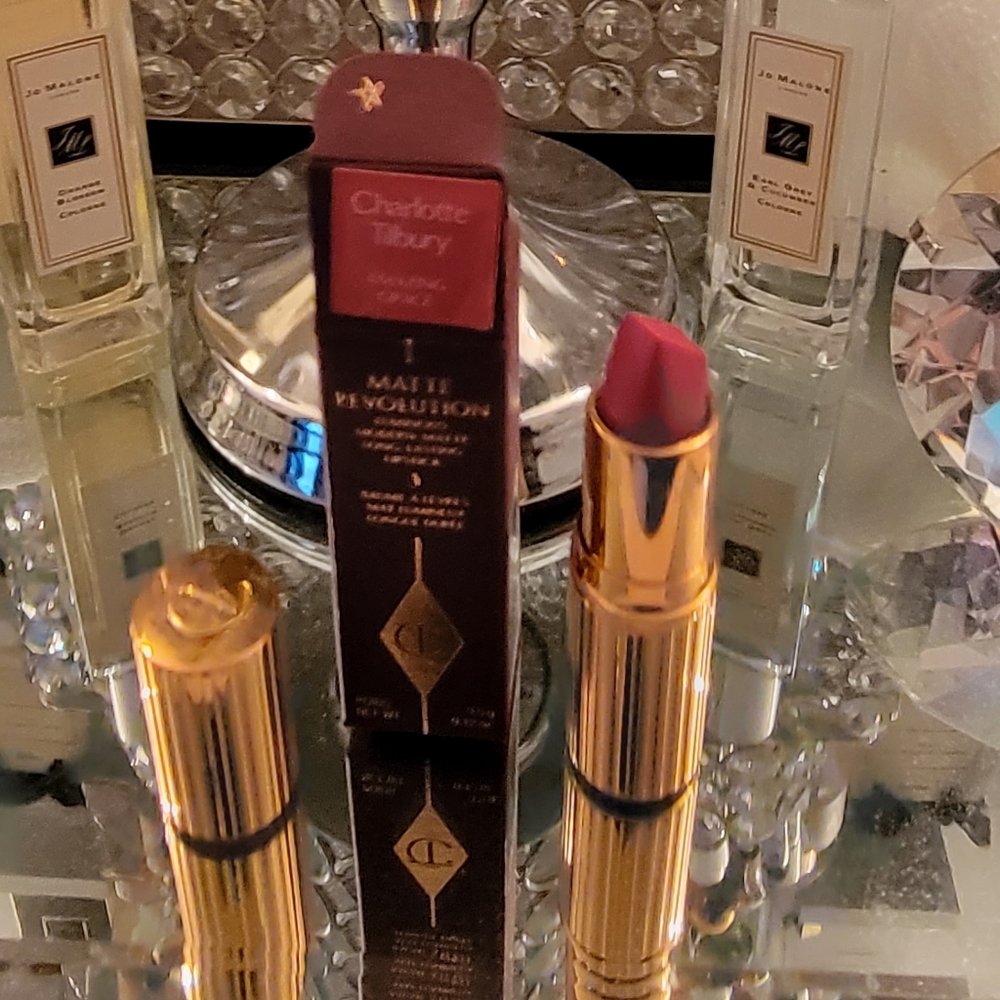 Charlotte Tilbury "AMAZING GRACE" Matte Revolution lipstick NWT 💄 - Picture 2 of 3